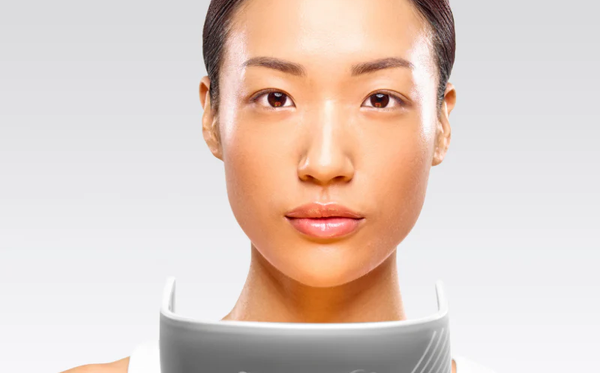 Benefici della terapia LED con luce gialla: il potere delicato alla base di una pelle radiosa