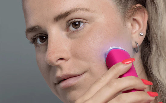 Come trattare l'acne con la terapia della luce LED