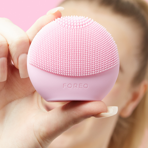 FOREO LUNA™ play Smart 2 - Dispositivo di Pulizia Viso e Analisi Cute